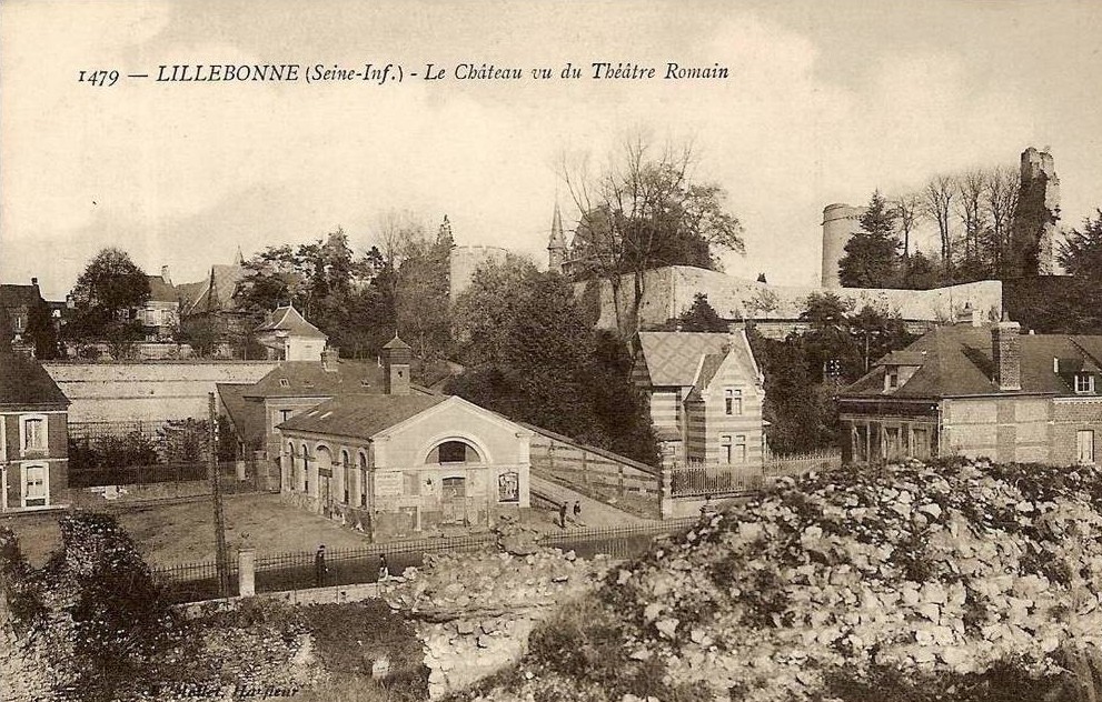 Le Ch�teau vu du Th��tre Romain