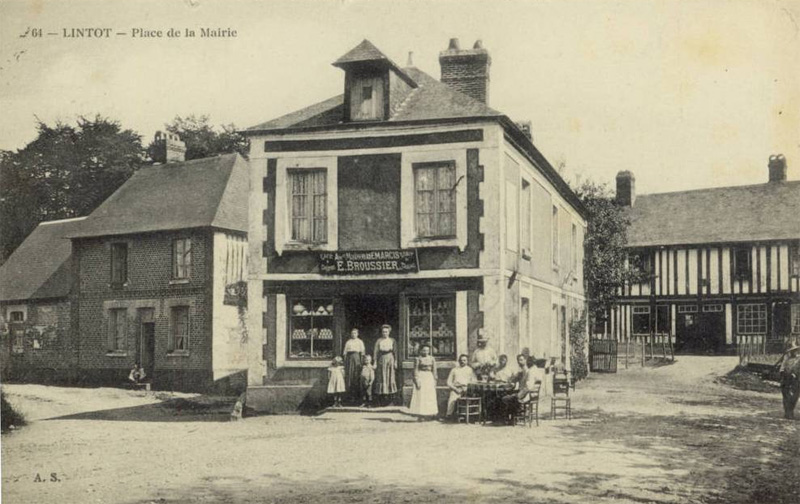 lintot-place-mairie
