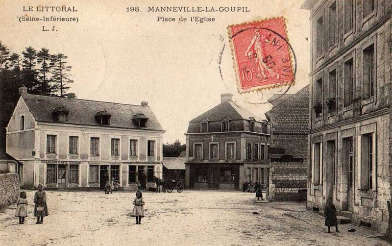 manneville-la-goupil-place-eglise