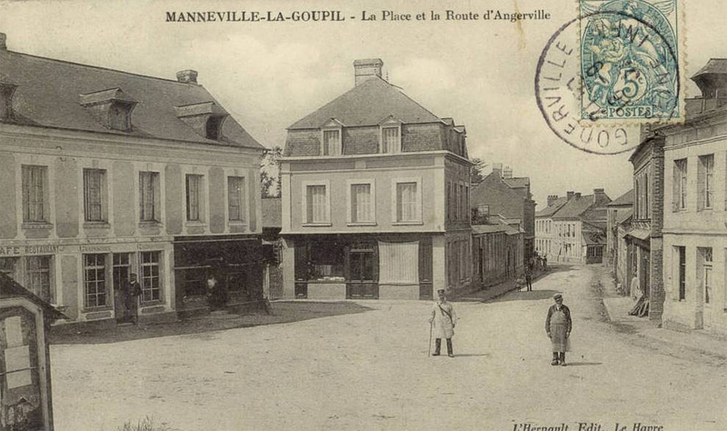 La Place et le Route d'Angerville