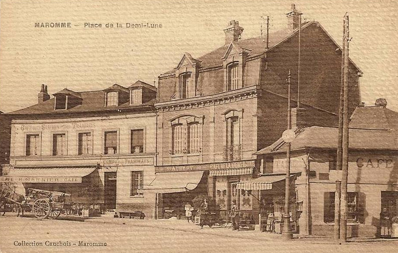 La Place de la Demi-Lune