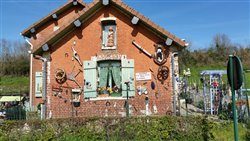 Ancienne maison de garde-barrière entre Meulers et Dampierre-st-Nicolas - Meulers