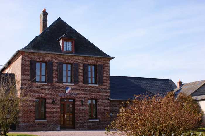 La mairie qui occupe l'ancien presbyt&egrave;re