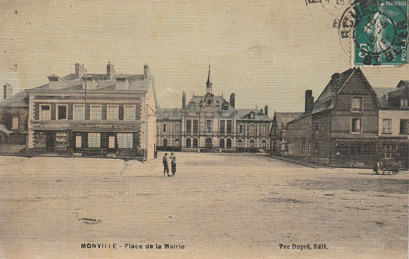 montville-place-mairie2