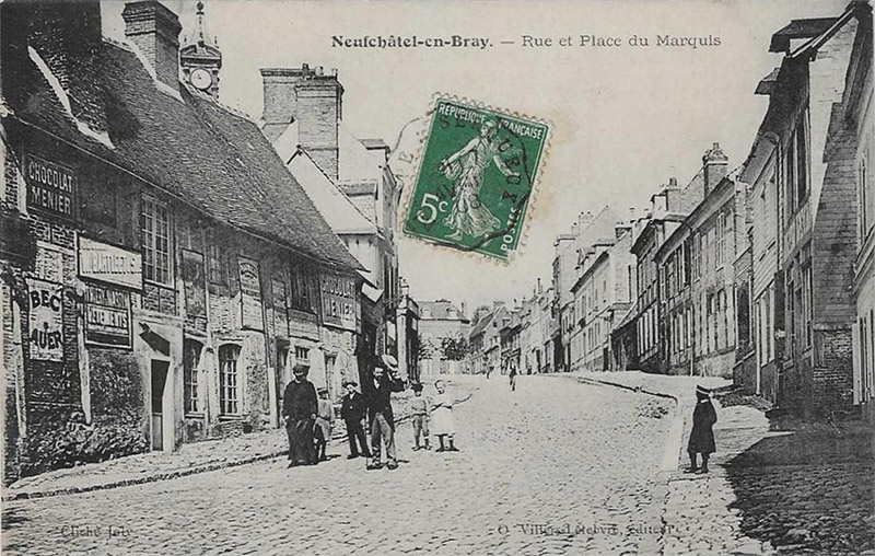 Rue et Place du Marquis