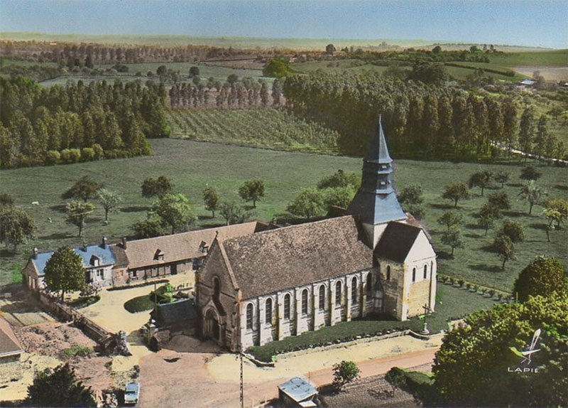 neuf-marche-eglise-vue-aerienne
