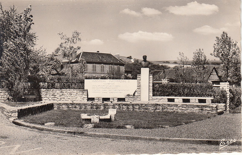 neuf-marche-monument-georges-heuillard