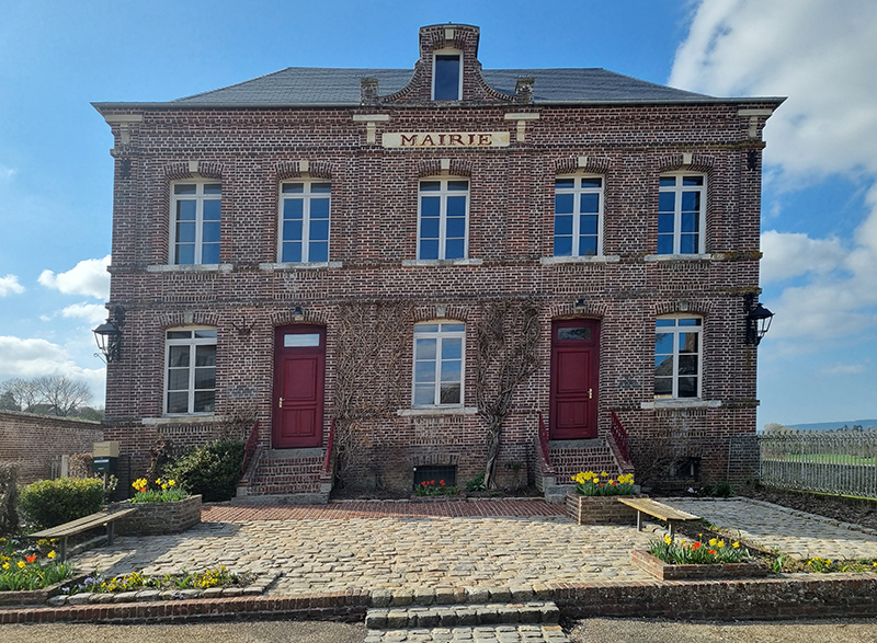 Mairie de Neuville-Ferrières