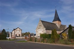 Mairie, monument aux morts et église Notre-Dame - Osmoy-Saint-Valery