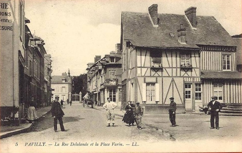 La Rue Delalande et la Place Varin