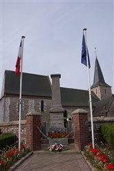 L\'Eglise Saint-Denis et le Monument aux Morts<br>(Penly)