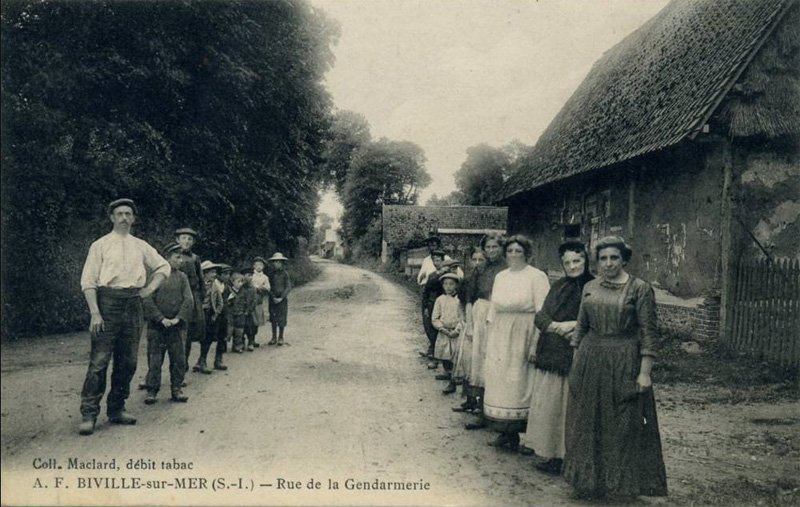 biville-sur-mer-rue-gendarmerie