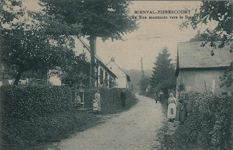 La Rue montante vers le Bois