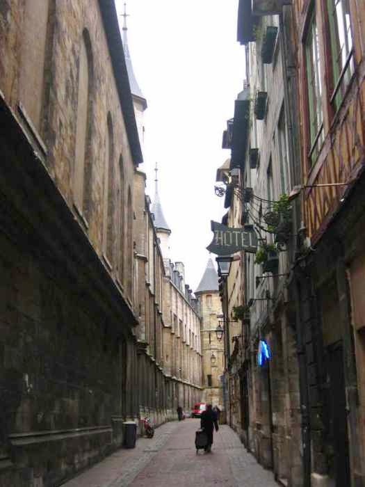 La rue Saint-Romain