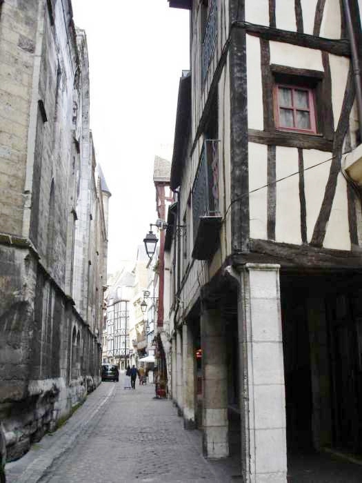 La rue Saint-Romain