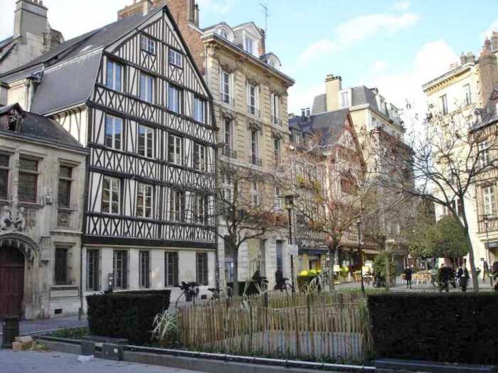 La place de la Pucelle