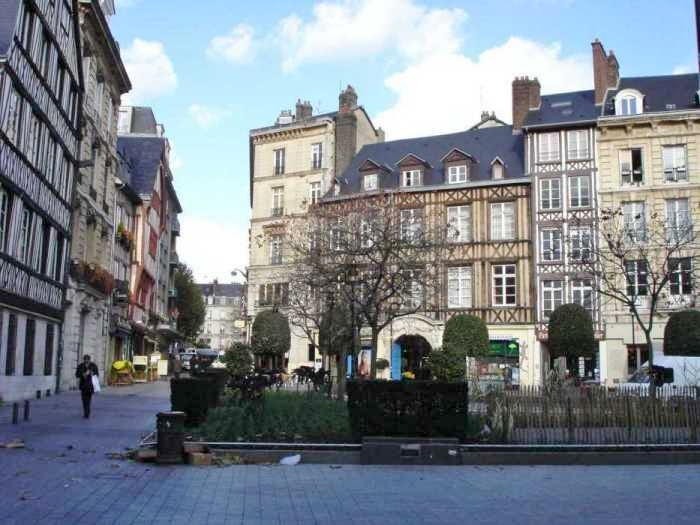 La place de la Pucelle