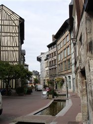 La rue Eau de Robec en direction<br> de la rue des Boucheries Saint-Ouen. - Rouen