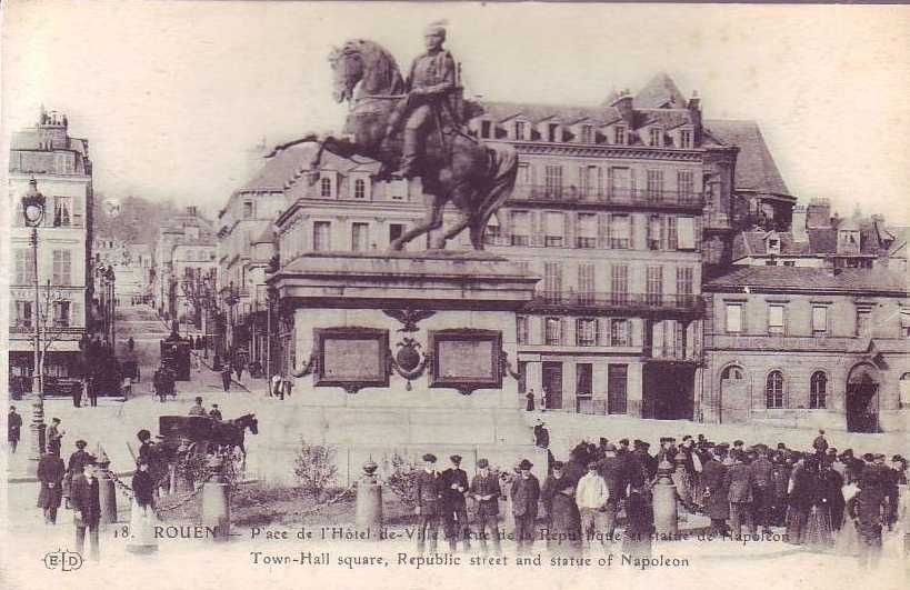 Place de l'H�tel de Ville, Rue de la R�publique et Statue de Napol�on