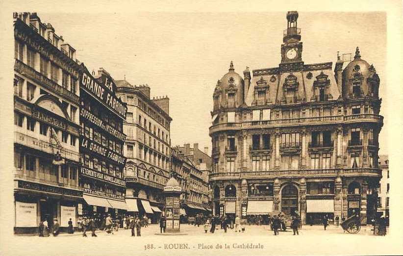 La place de la cath�drale et l'immeuble des Anciennes Mutuelles