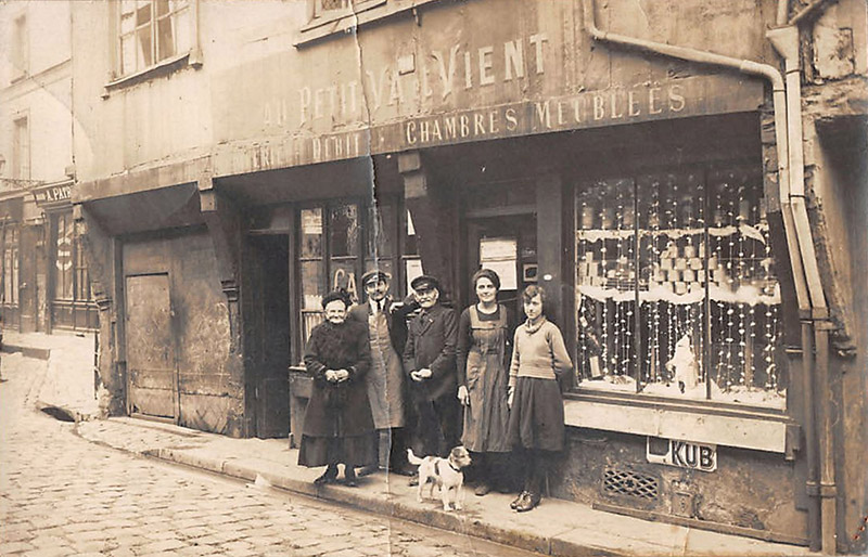 La rue �cuy�re - Au Petit Va-et-Vient