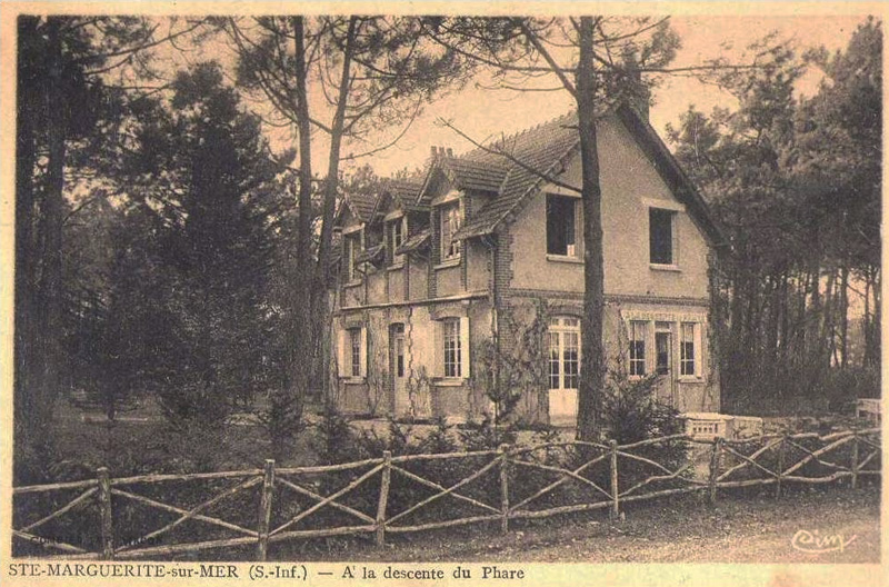 sainte-marguerite-sur-mer-hotel-descente-phare