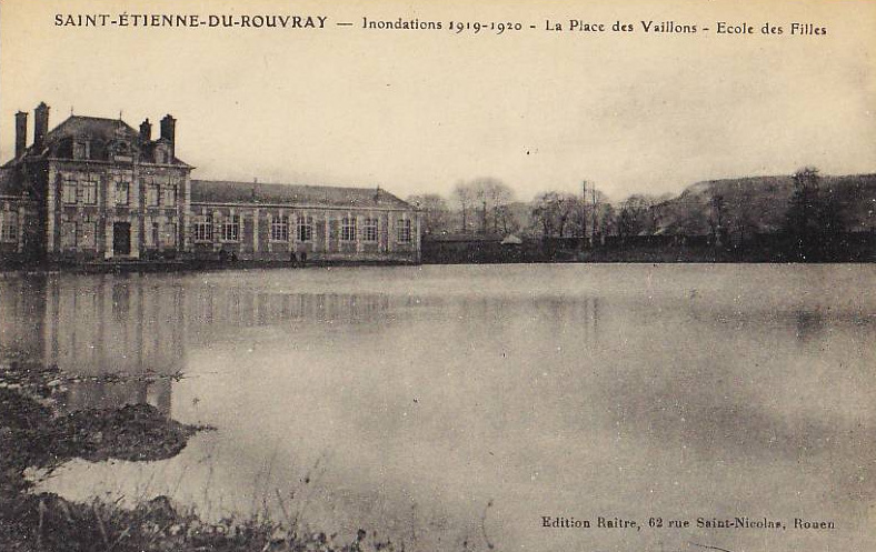 Inondations 1919-1920<br>La Place des Vaillons<br>École des Filles