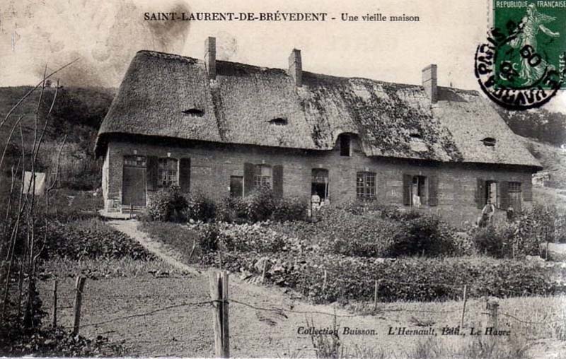 st-laurent-de-brevedent-chaumiere2
