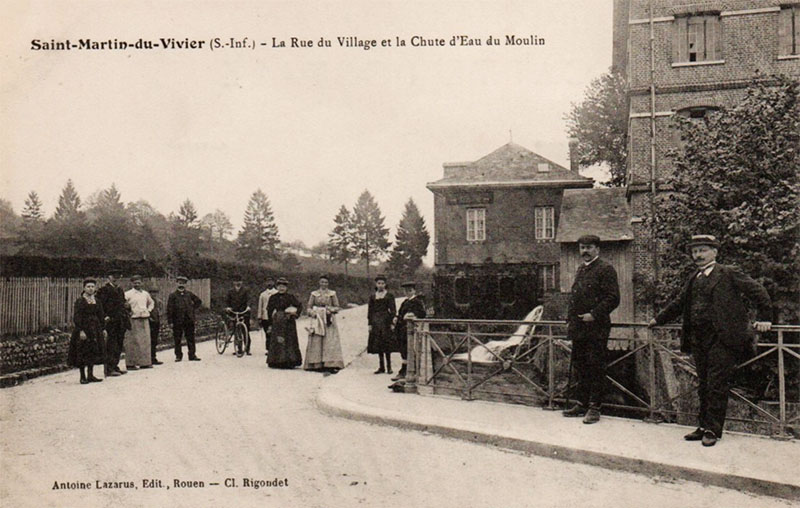 La rue du Village et la Chute d'eau du Moulin