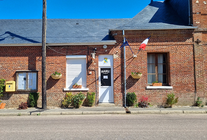 La mairie de Saint-Riquier-en-Rivière