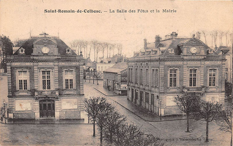 La Salle des Fêtes et la Mairie