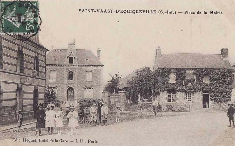 st-vaast-equiqueville-place-mairie
