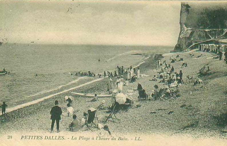 Les Petites Dalles - La Plage à l'heure du Bain