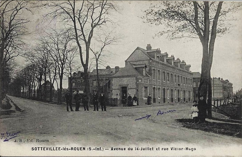 Avenue du 14 Juillet et rue Victor Hugo.