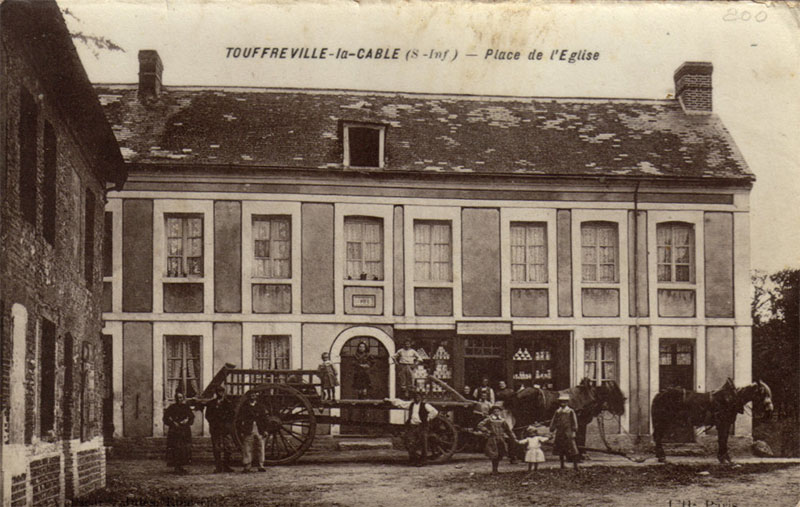 touffreville-la-cable-place-eglise