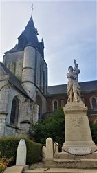 L\'église et le monument aux morts - Yébleron