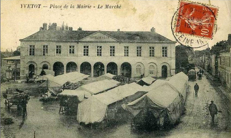 Le March�, Place de la Mairie