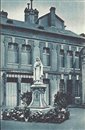 Lisieux - Cour de la Chapelle du Carmel avec Statue Sainte-Th�r�se - Calvados - Normandie