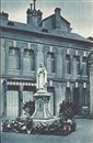 Lisieux - Cour de la Chapelle du Carmel avec Statue Sainte-Thrse - Calvados - Normandie