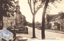 Crèvecoeur-en-Auge - Le Bas du Bourg et le Monument aux Morts - Calvados (14) - Normandie