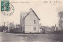 Amfreville - La Poste et l'Église - Calvados - Normandie