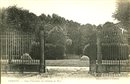 Vernon : Cour d'honneur du Château de Bizy - Eure (27) - Normandie