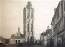 Verneuil-sur-Avre : L\'glise Sainte Madeleine et la place - Eure (27) - Normandie