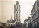Verneuil-sur-Avre : L'Église Sainte Madeleine et la place - Eure (27) - Normandie