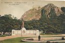 Cherbourg - Jardin Public et Monument aux Morts - En arri�re-plan la Montagne du Roule - Manche (50)