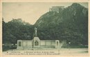 Cherbourg - Jardin Public et Monument aux Morts - En arri�re-plan la Montagne du Roule - Manche (50)