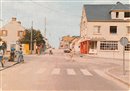 Pirou-Plage - La rue de la Plage et l\'Htel Au Bon Acceuil - 50 - Manche