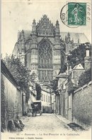Beauvais - La Rue Feutrier et la Cathédrale