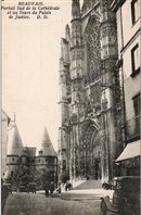 Beauvais - Portail Sud de la Cathédrale et les Tours du Palais de Justice