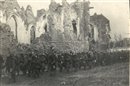 Lassigny - 1916 - Ruines de l\'glise - Passage des Troupes Franaises